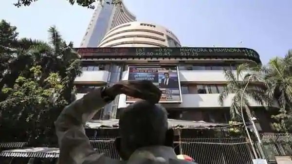 Sensex ends 81 points lower, Nifty at 14,137; metal stocks shine